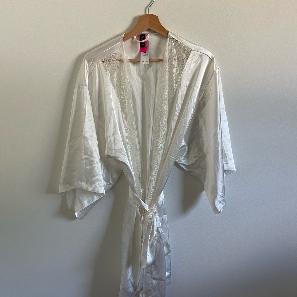 NWT LaSenza Elegant White Lace Trim Robe